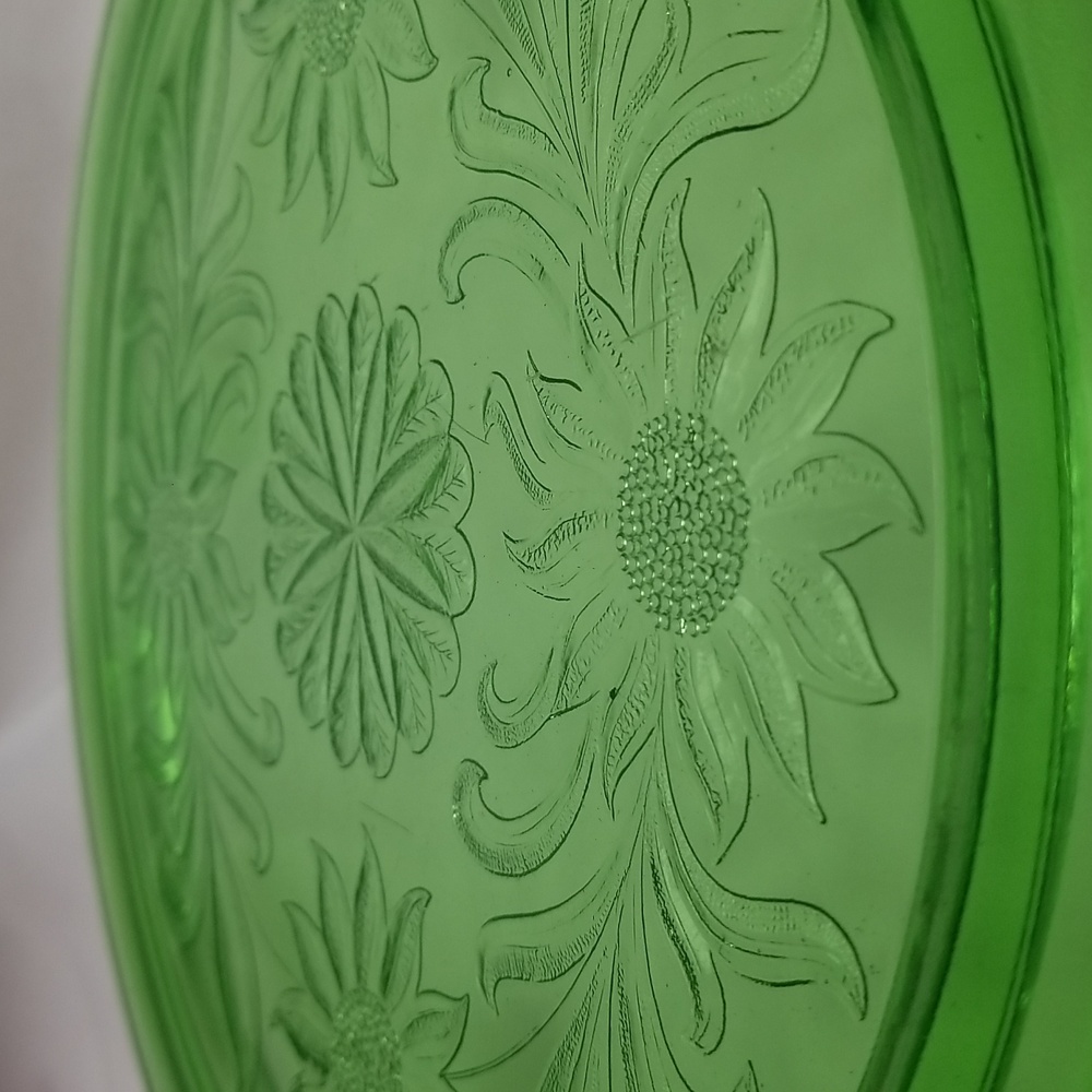 Depression Jeannette Sunflower Uranium Cake Plate - Picture 9 of 16
